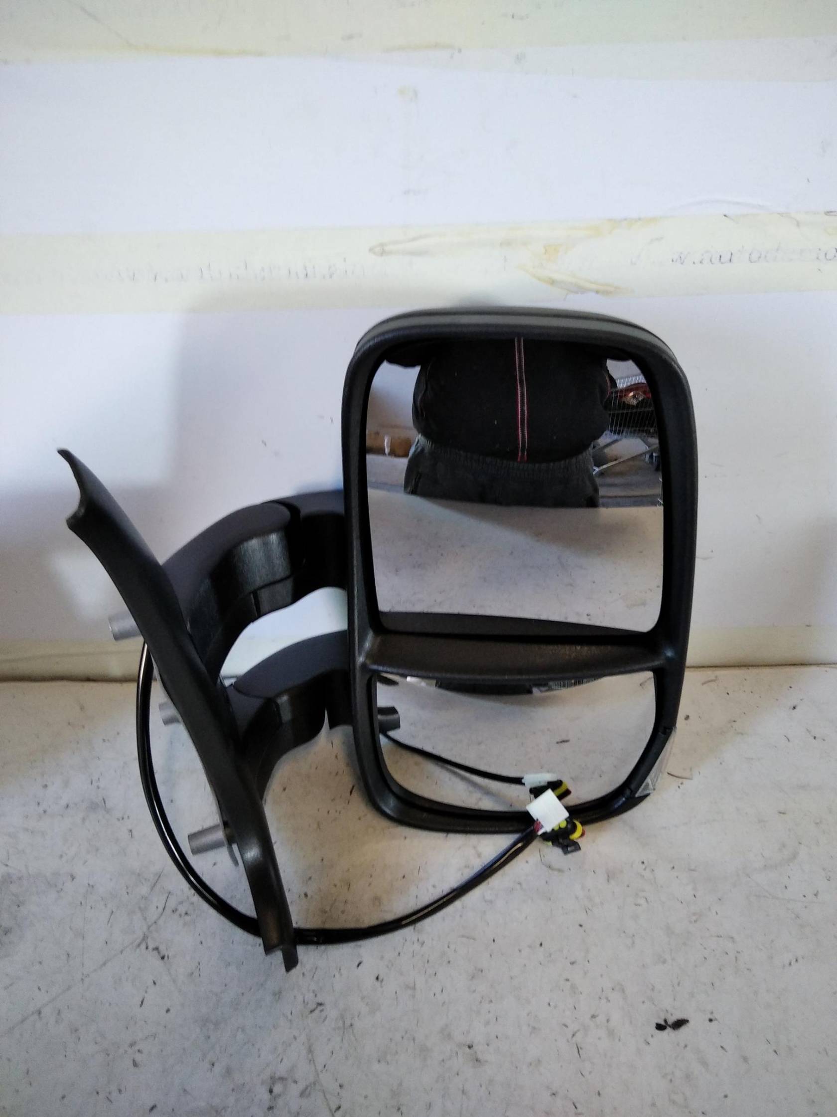 Retrovisore est. regolaz. elettr. dx.